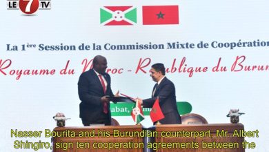 Photo of Nasser Bourita and his Burundian counterpart, Mr. Albert Shingiro, sign ten cooperation agreements between the Kingdom and the Republic of Burundi.
